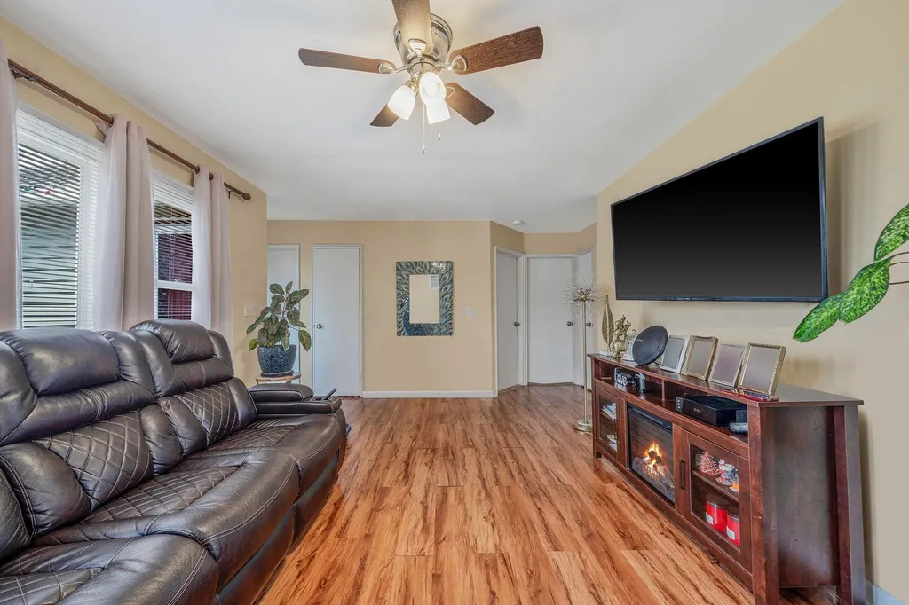 54 E Maple Street Central Islip NY 11722