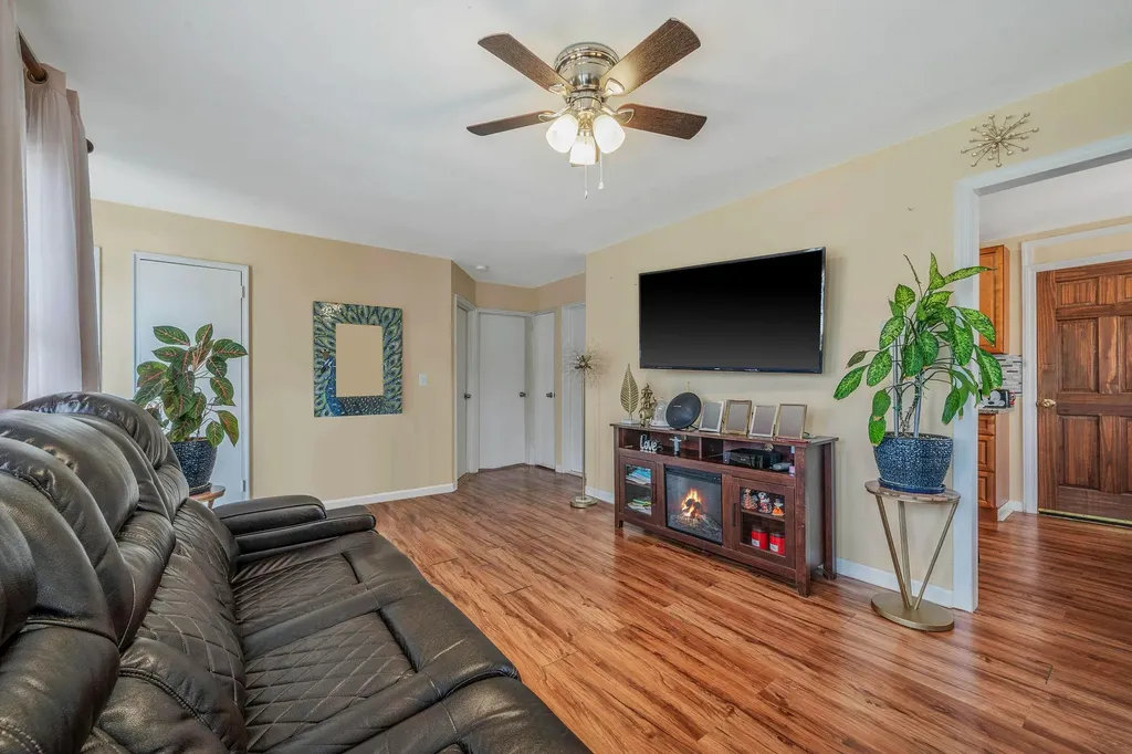 54 E Maple Street Central Islip NY 11722