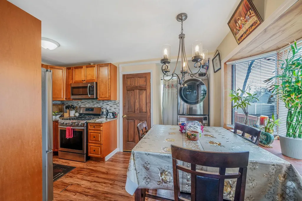 54 E Maple Street Central Islip NY 11722