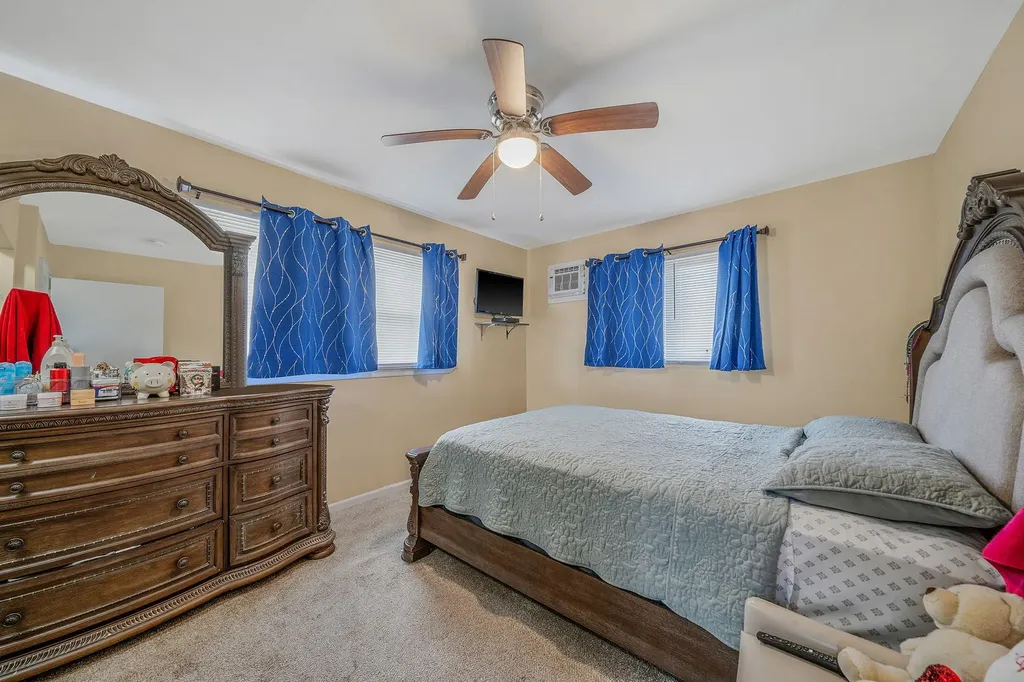 54 E Maple Street Central Islip NY 11722