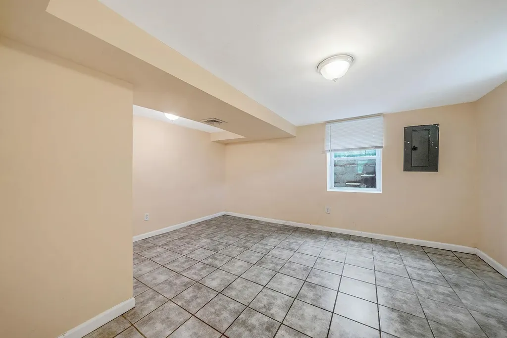 54 E Maple Street Central Islip NY 11722