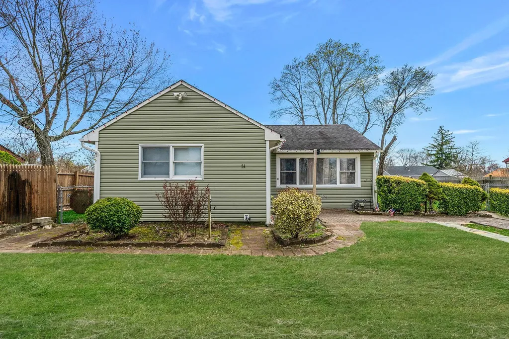 54 E Maple Street Central Islip NY 11722