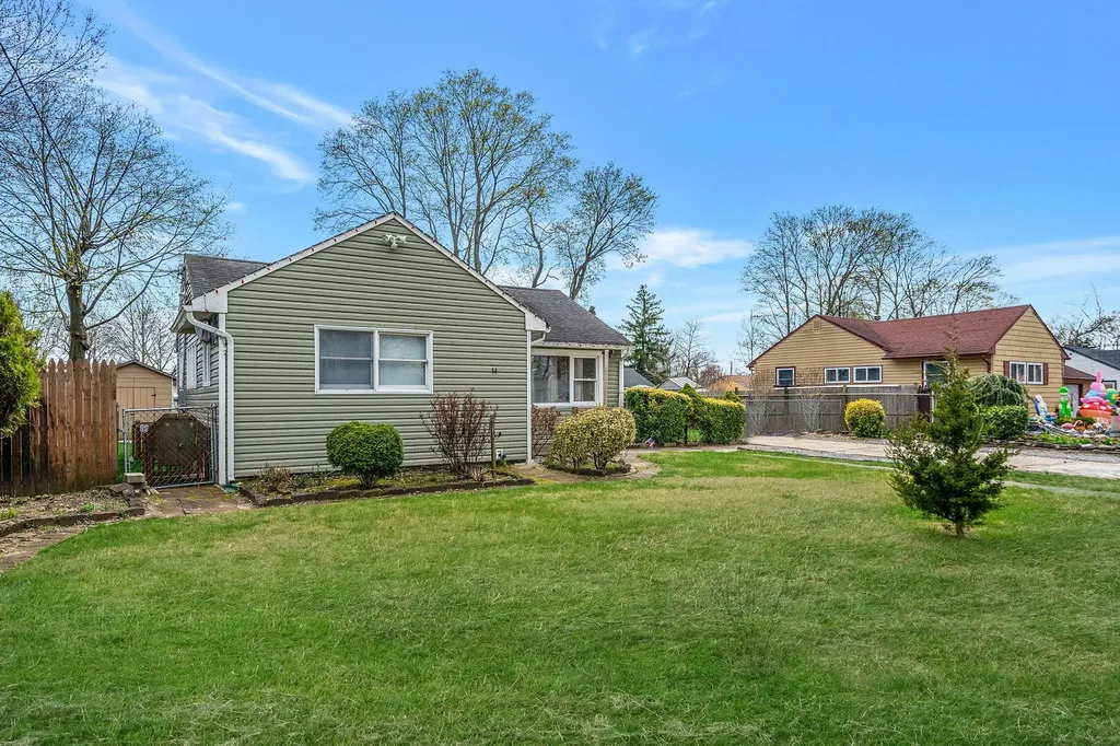 54 E Maple Street Central Islip NY 11722