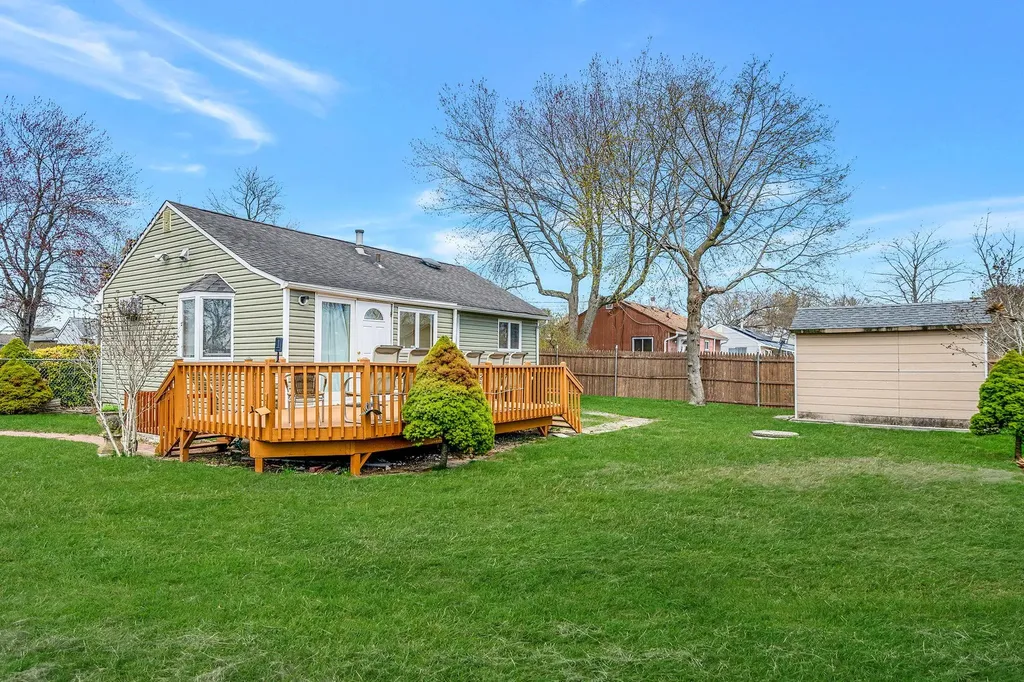 54 E Maple Street Central Islip NY 11722