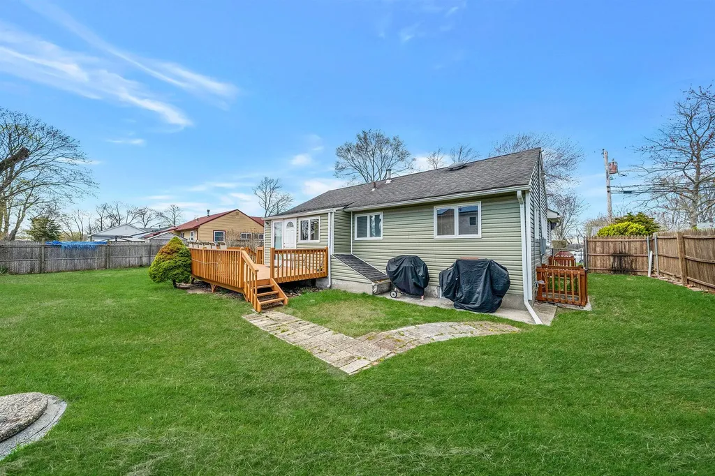 54 E Maple Street Central Islip NY 11722