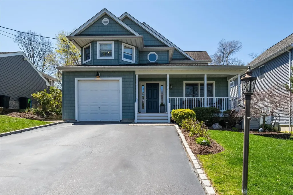 17 Juniper Place Huntington NY 11743