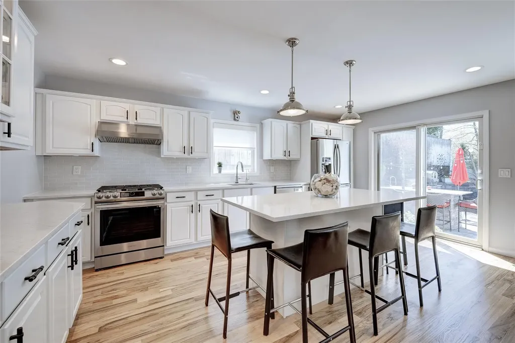 17 Juniper Place Huntington NY 11743