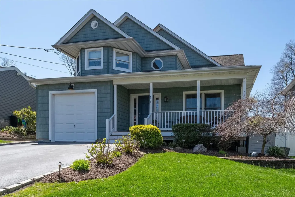 17 Juniper Place Huntington NY 11743