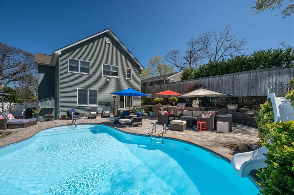 17 Juniper Place Huntington NY 11743