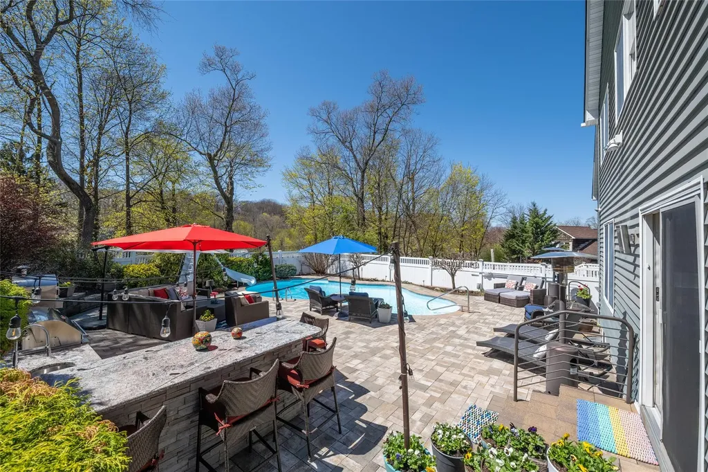 17 Juniper Place Huntington NY 11743