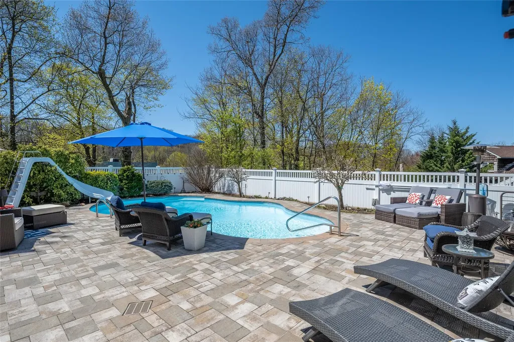 17 Juniper Place Huntington NY 11743