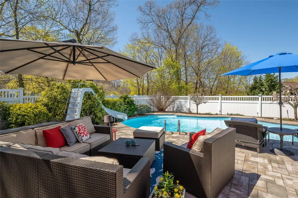 17 Juniper Place Huntington NY 11743