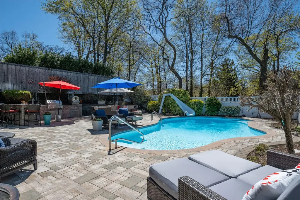 17 Juniper Place Huntington NY 11743