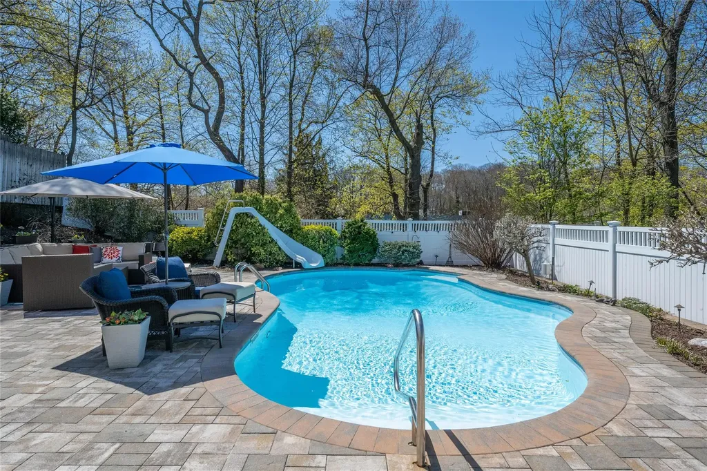 17 Juniper Place Huntington NY 11743