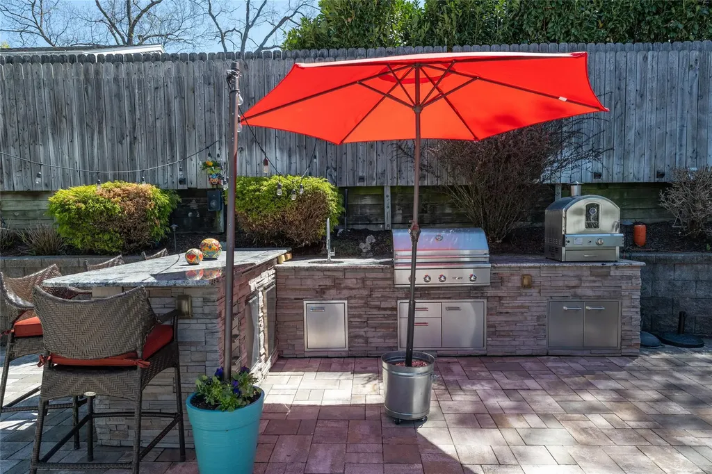 17 Juniper Place Huntington NY 11743