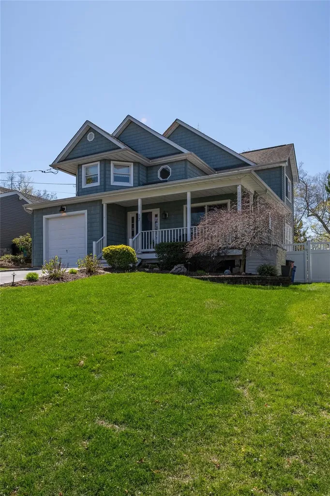 17 Juniper Place Huntington NY 11743