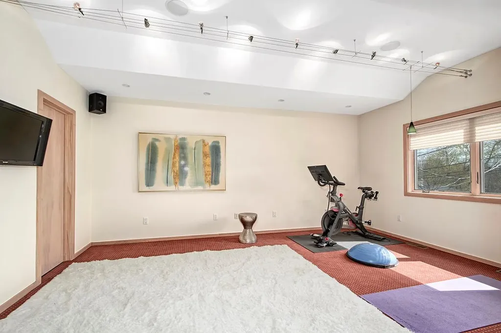 38 Stonewall Circle White Plains NY 10607