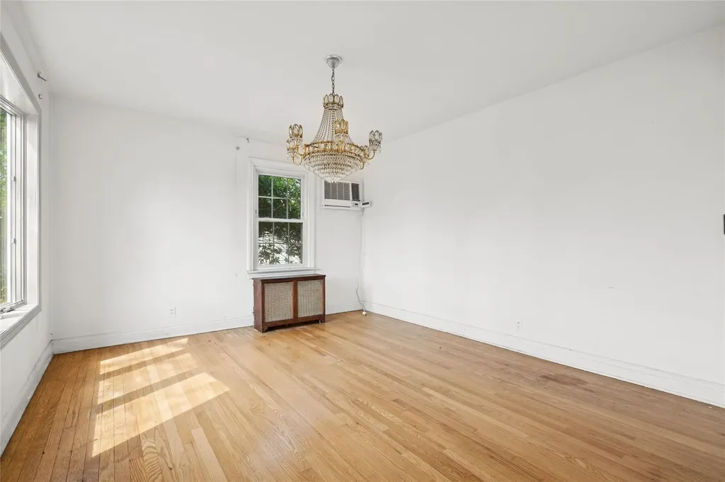 230 Roslyn Road Mineola NY 11501