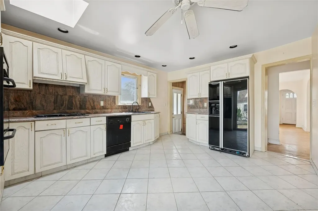 230 Roslyn Road Mineola NY 11501