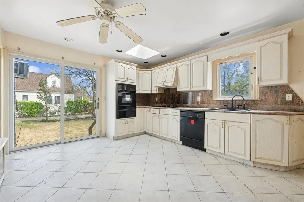 230 Roslyn Road Mineola NY 11501