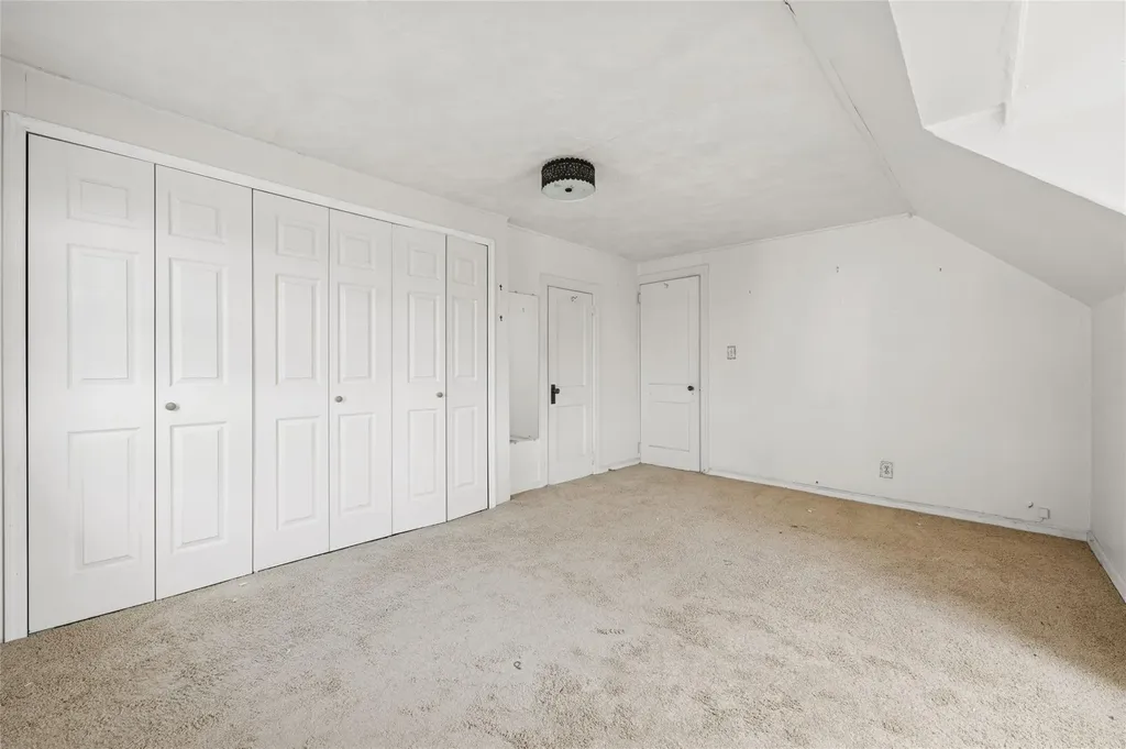 230 Roslyn Road Mineola NY 11501