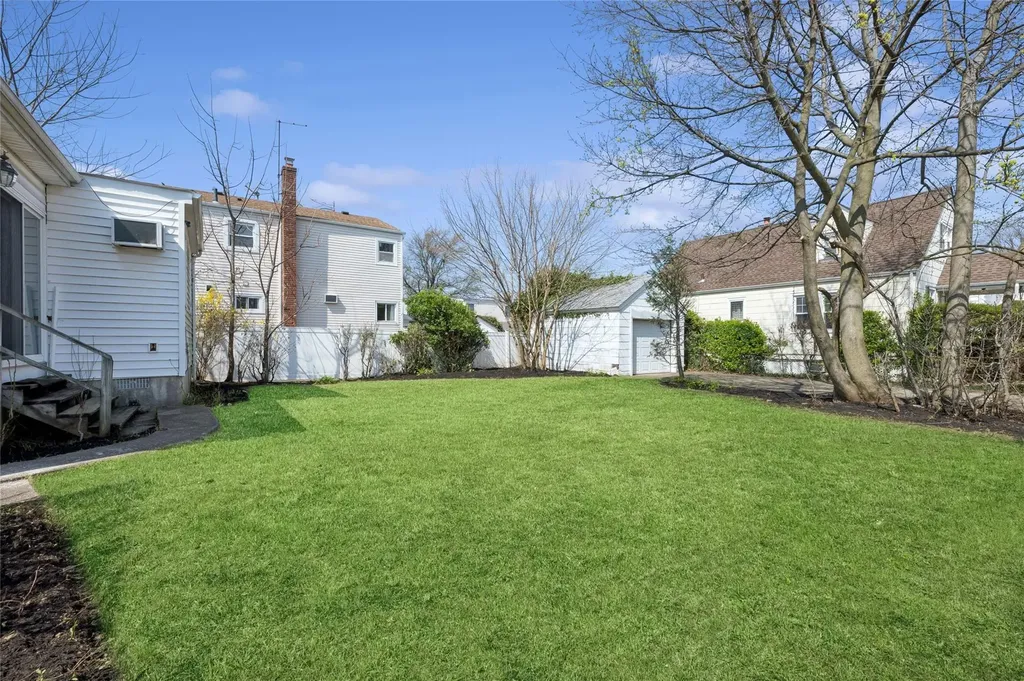 230 Roslyn Road Mineola NY 11501