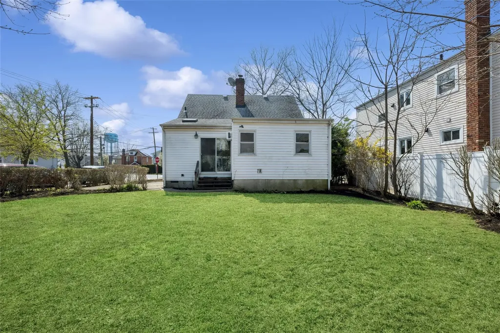 230 Roslyn Road Mineola NY 11501