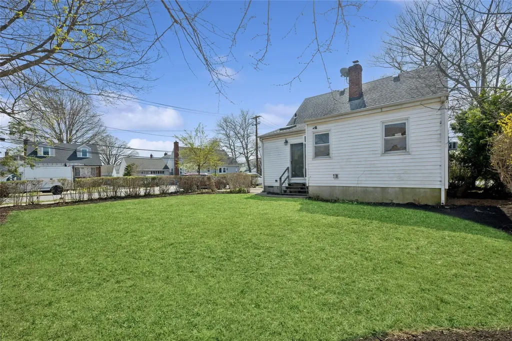 230 Roslyn Road Mineola NY 11501