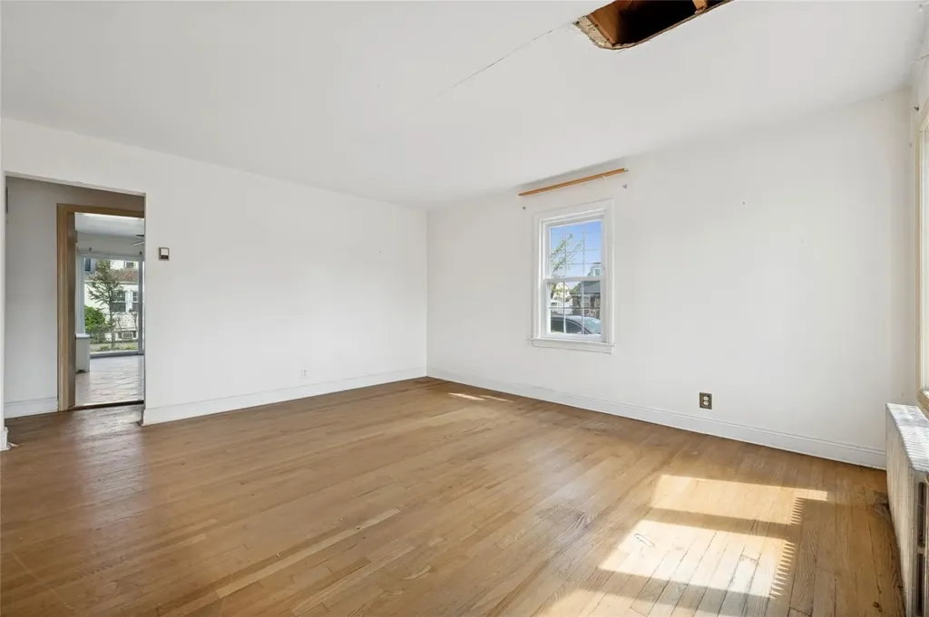 230 Roslyn Road Mineola NY 11501