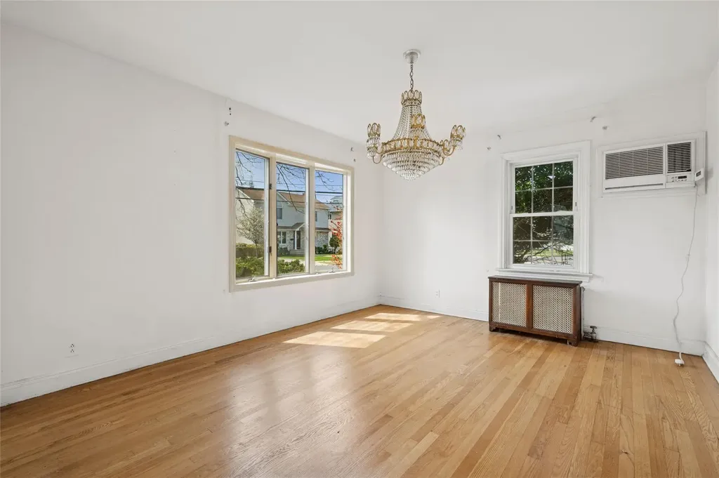 230 Roslyn Road Mineola NY 11501