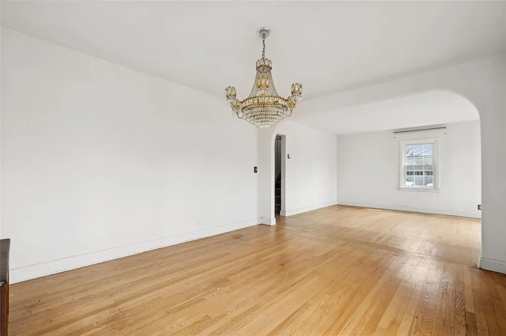 230 Roslyn Road Mineola NY 11501