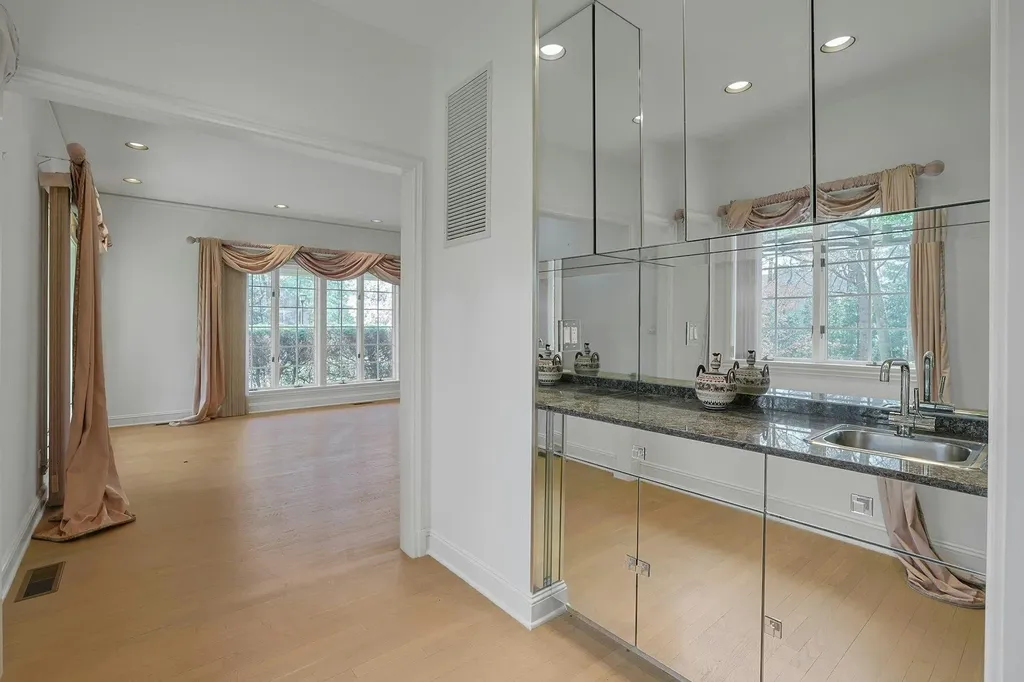 2 Sherbrooke Park Purchase NY 10577