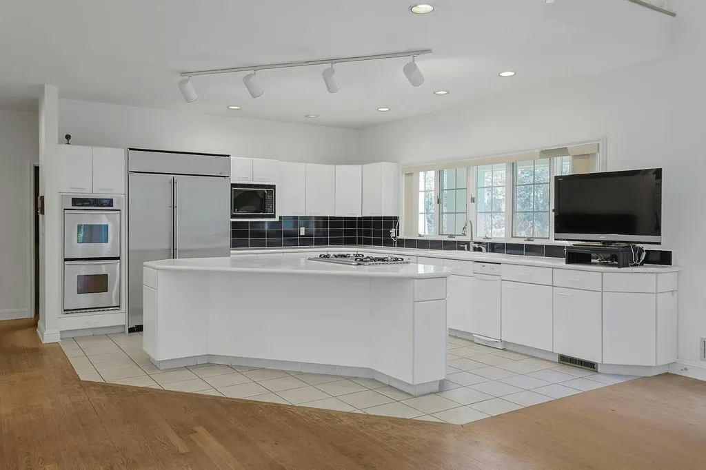 2 Sherbrooke Park Purchase NY 10577