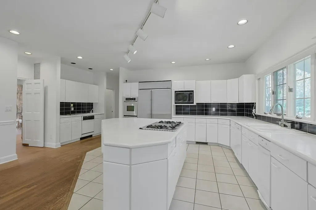 2 Sherbrooke Park Purchase NY 10577