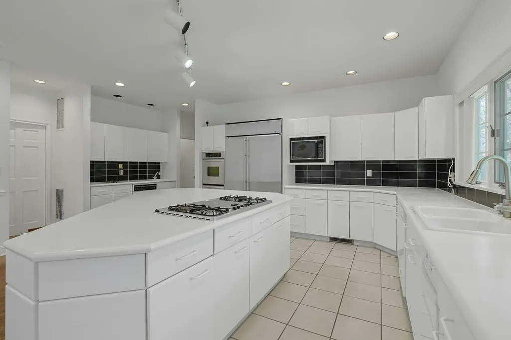 2 Sherbrooke Park Purchase NY 10577