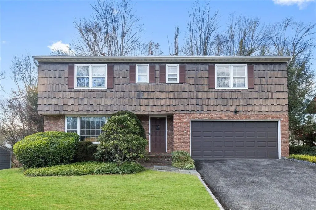 16 Reyna Lane New Rochelle NY 10804