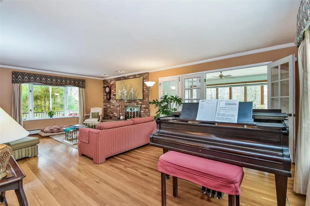 4 Lyons Court Armonk NY 10504