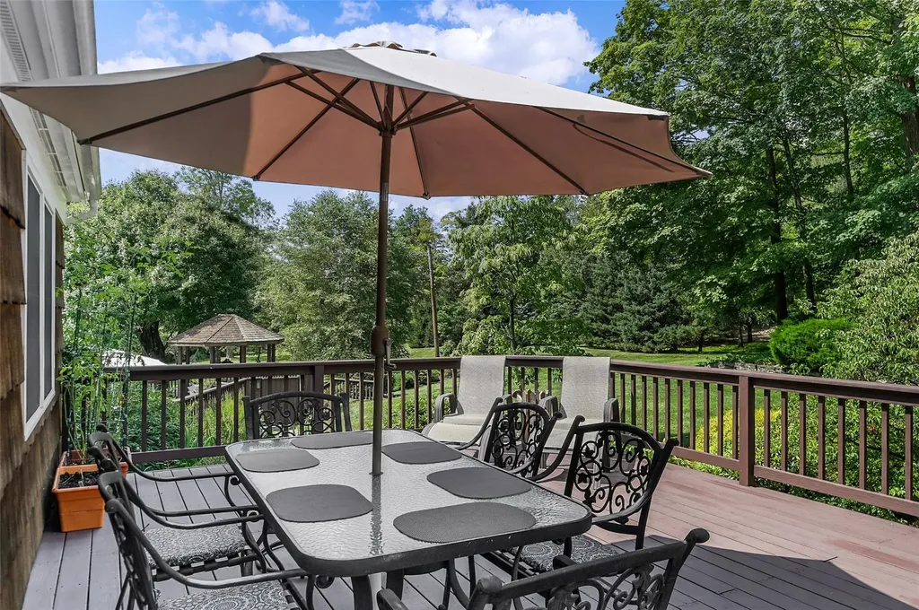 4 Lyons Court Armonk NY 10504