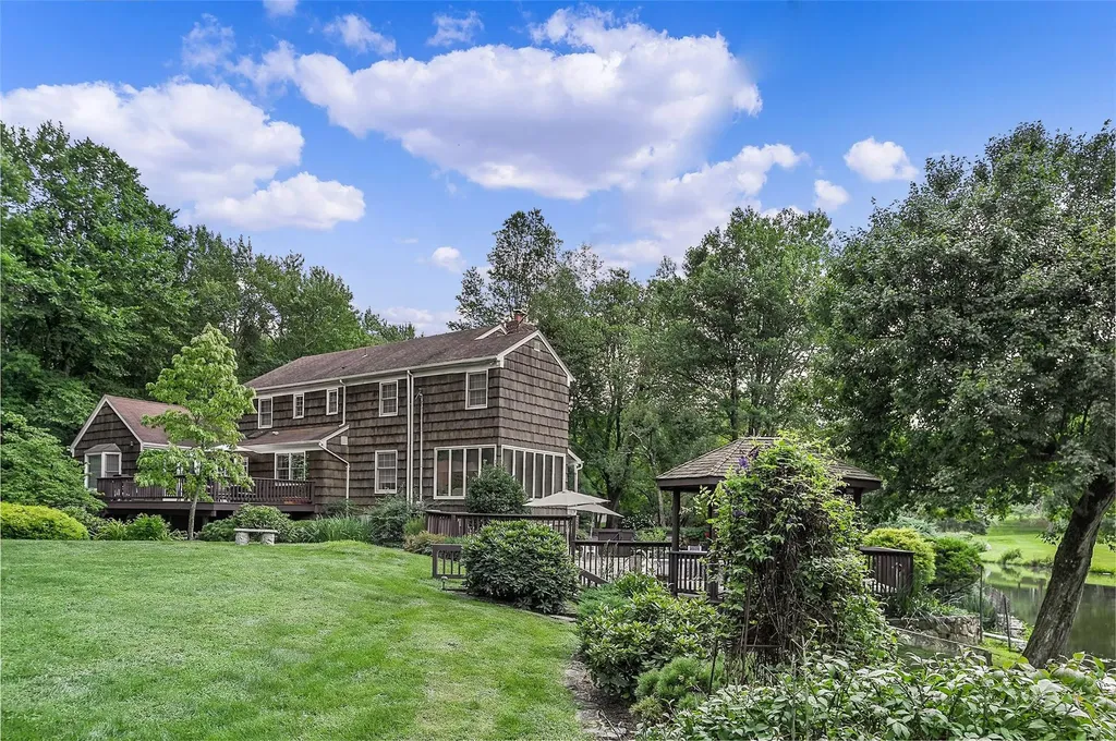 4 Lyons Court Armonk NY 10504