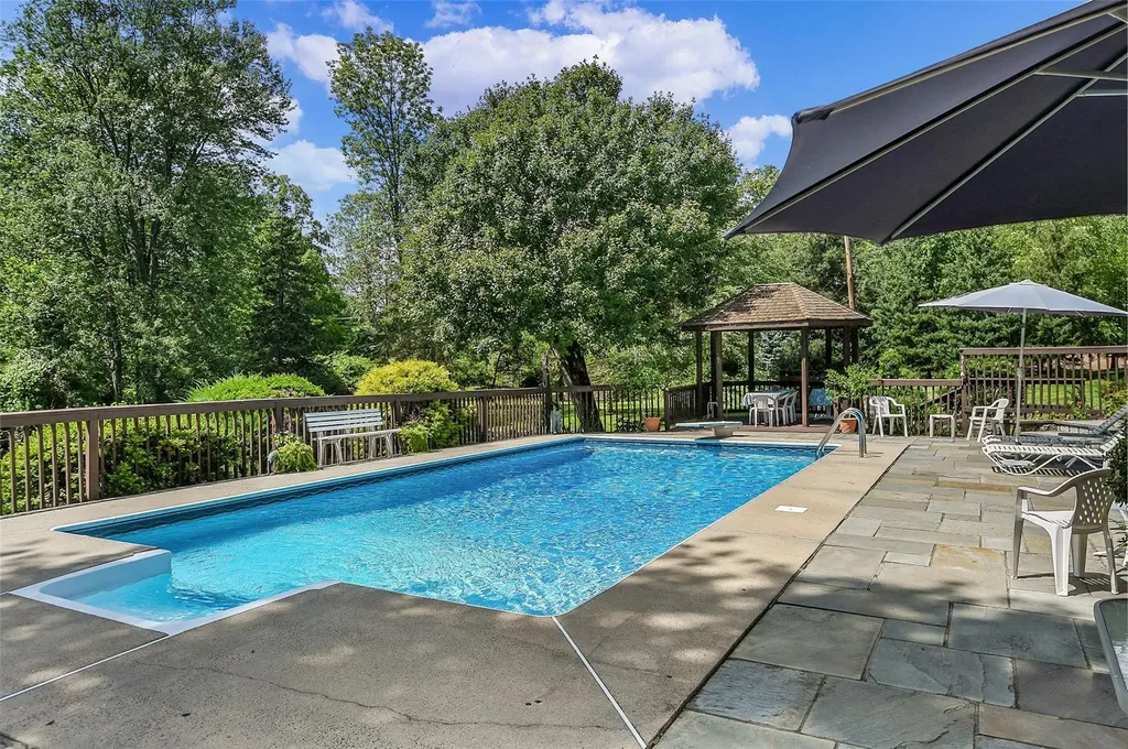 4 Lyons Court Armonk NY 10504