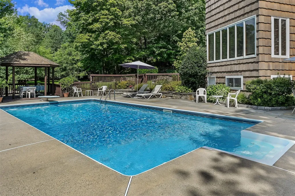 4 Lyons Court Armonk NY 10504