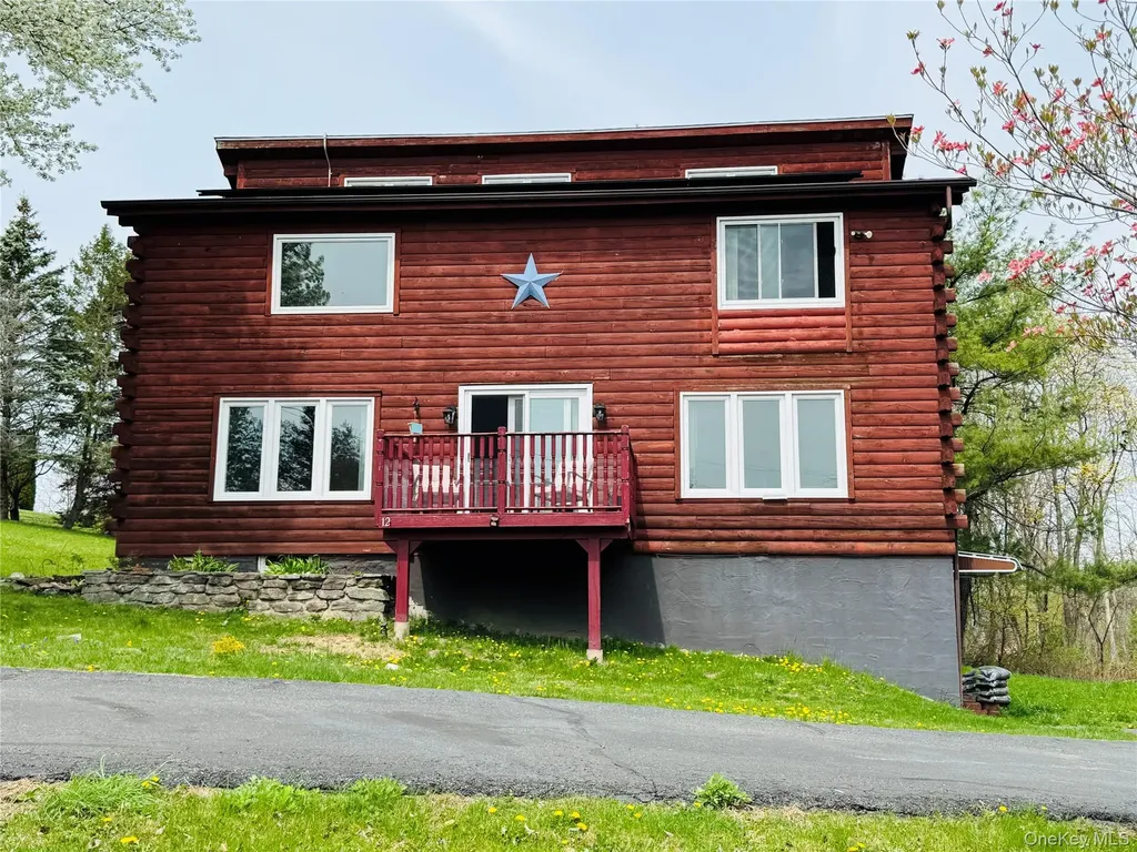 12 Wyms Heights Drive Marlboro NY 12542