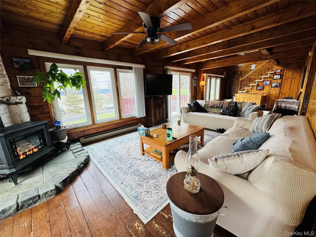 12 Wyms Heights Drive Marlboro NY 12542
