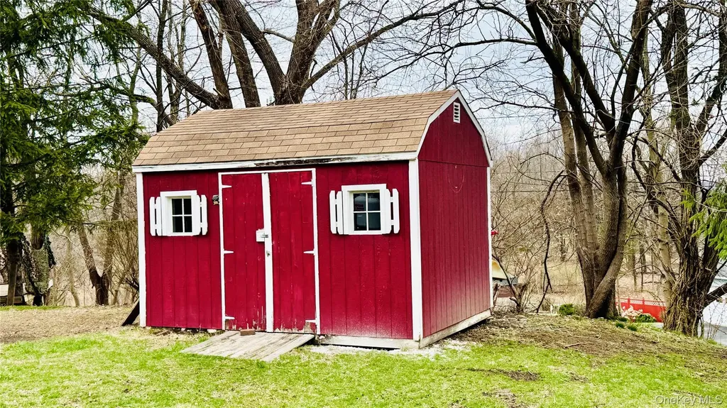 12 Wyms Heights Drive Marlboro NY 12542