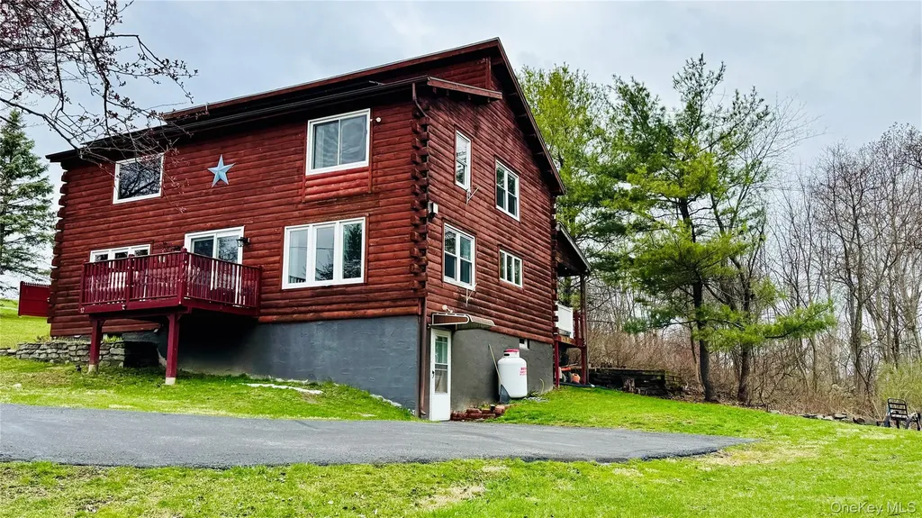 12 Wyms Heights Drive Marlboro NY 12542