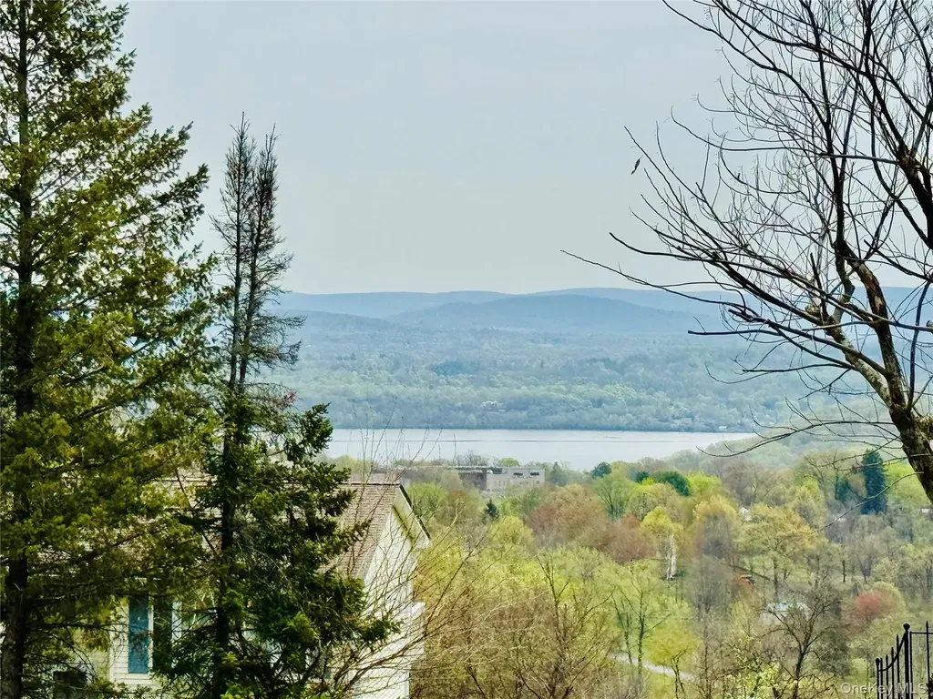 12 Wyms Heights Drive Marlboro NY 12542