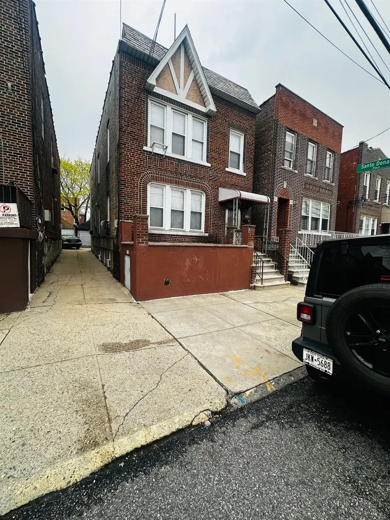 1942 Edison Avenue Bronx NY 10461