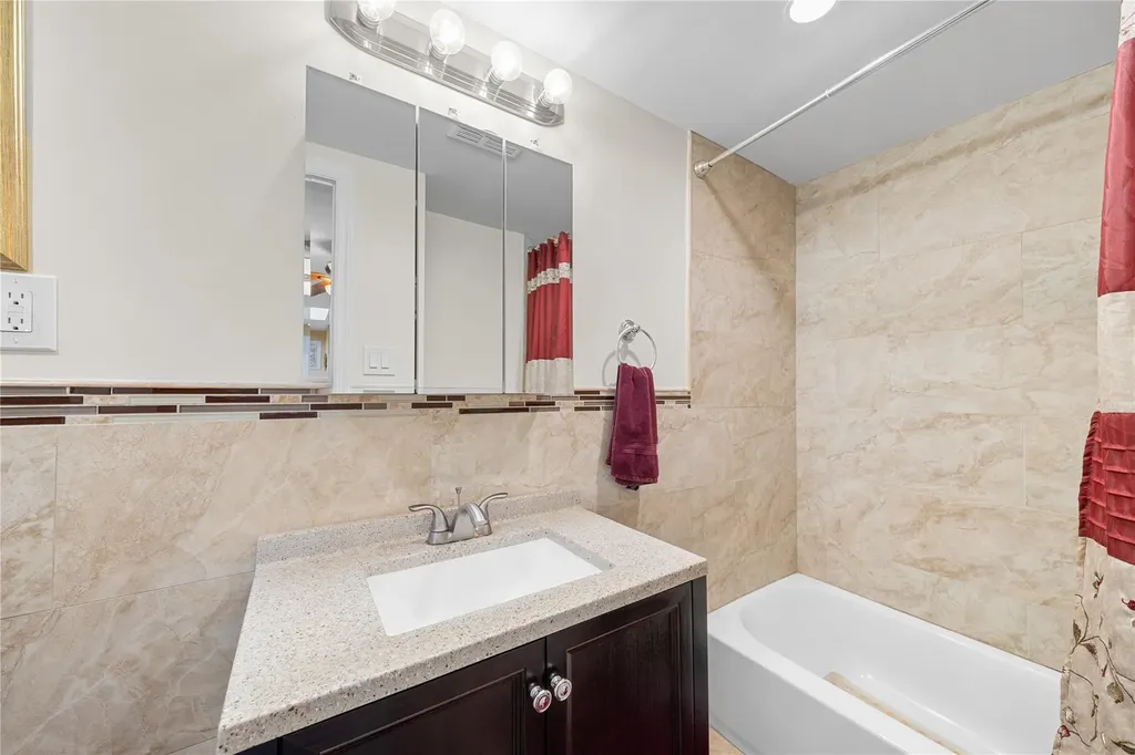 37 Oceanview Avenue Valley Stream NY 11581