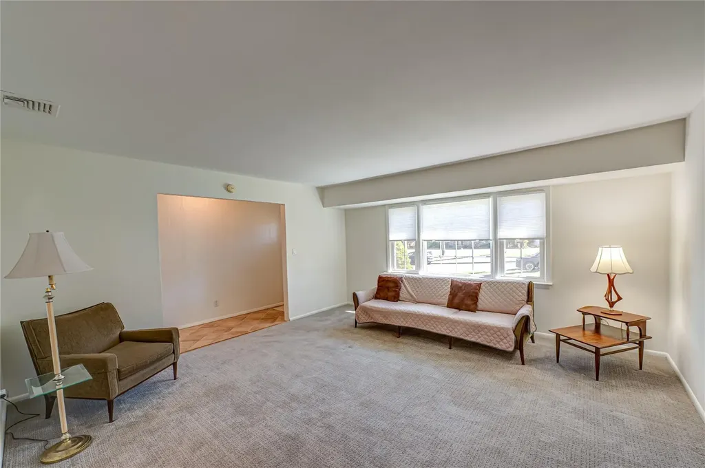 5 Cinderella Lane Saint James NY 11780