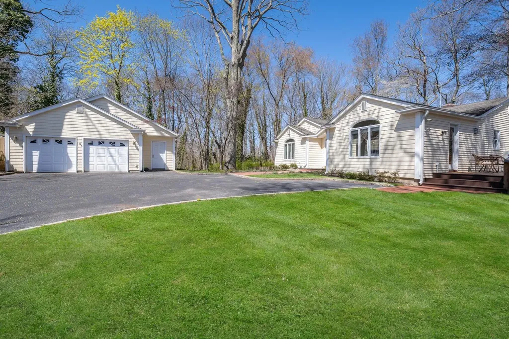1a Carnegie Avenue Cold Spring Harbor NY 11724